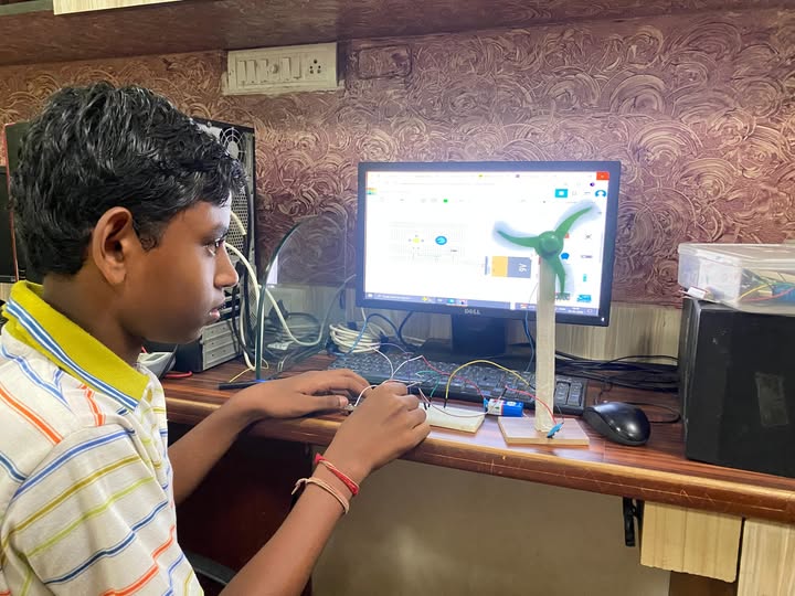 Kid programming Scratch with fan project